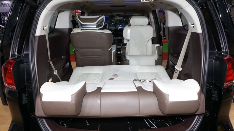 Trumpchi M8 Xianli best-selling 006 brown and ivory customized scheme