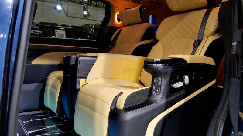 Trumpchi M8 mate 2021 super eye-catching black and yellow customized scheme